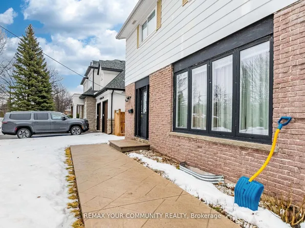 2202 Bridge Rd, Oakville, ON L6L 2G3