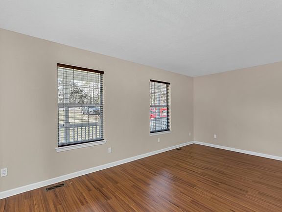 4th image of 4622 Woodland Dr