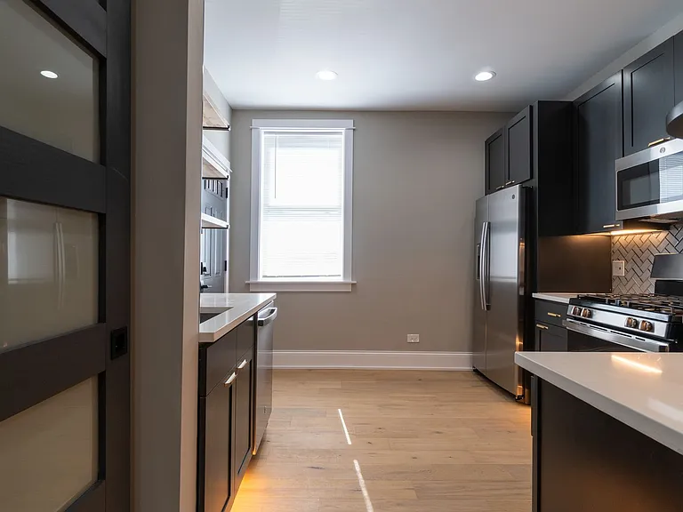 Pf Arg 5400 N. Paulina — Photo 11