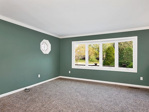5th image of 1013 Stonegate Rd
