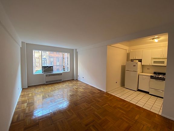 3rd image of 117 E 37th St APT 2B