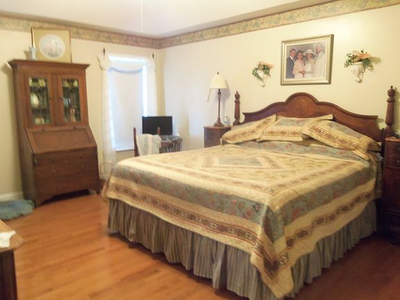 4th image of 4206 SE 1st Ave
