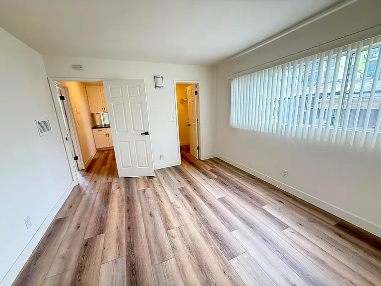 11033 Moorpark St #212 — Photo 26