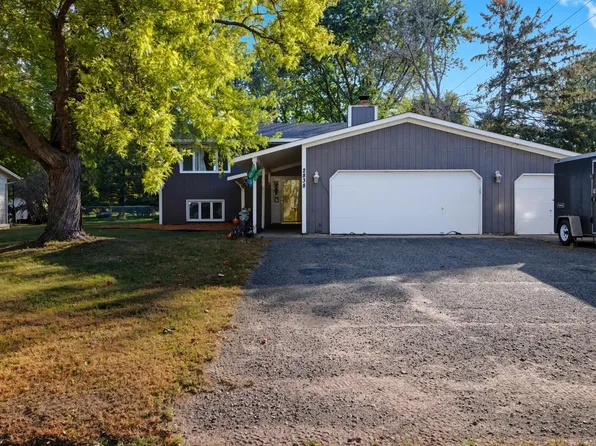 2838 9th Ln, Anoka, MN 55303