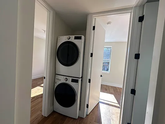 Rented by Space Link Realty | media 11