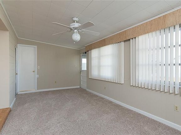 4th image of 731 Torrey Pines Ave