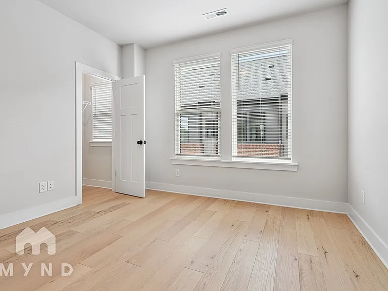 2242 N Graham St #2 — Photo 15