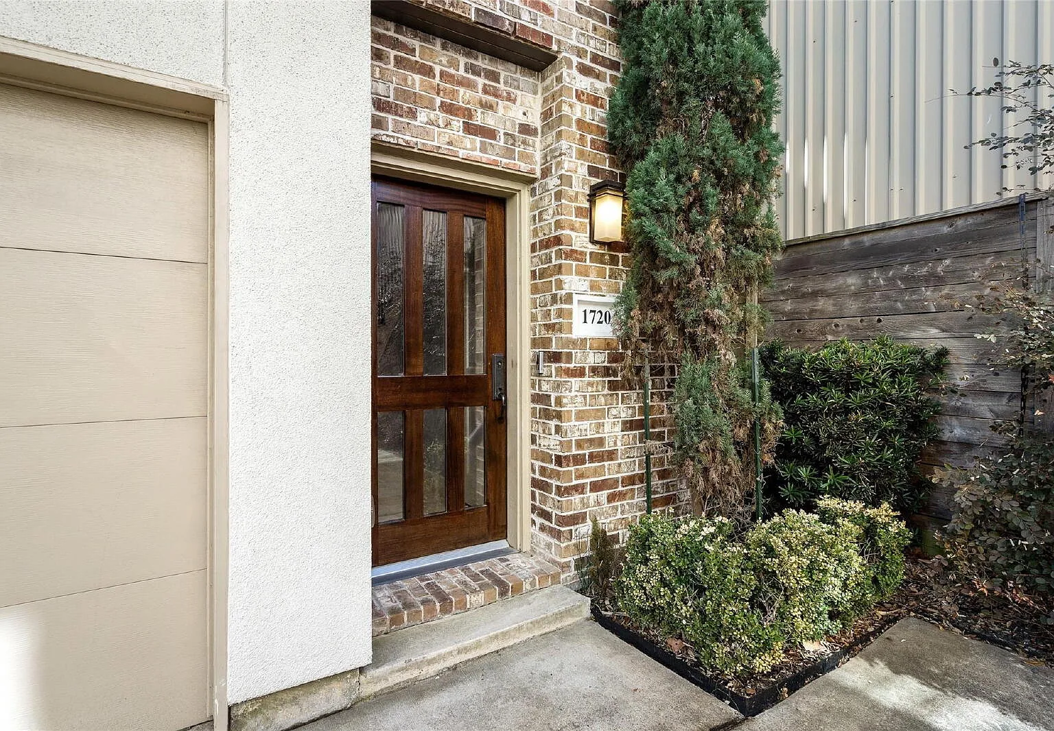 3 bed, 2.5 bath, 1900 sqft, $2,550 — Photo 3