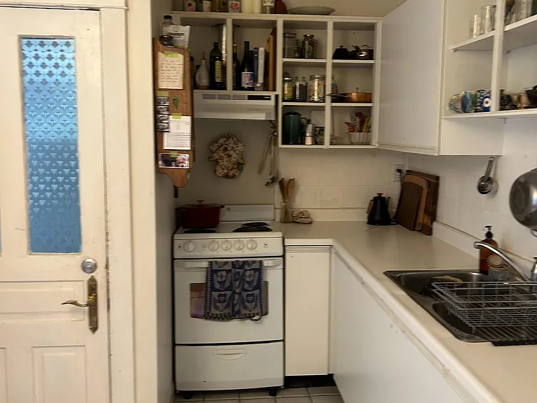 1504 Dufferin St #1 — Photo 11