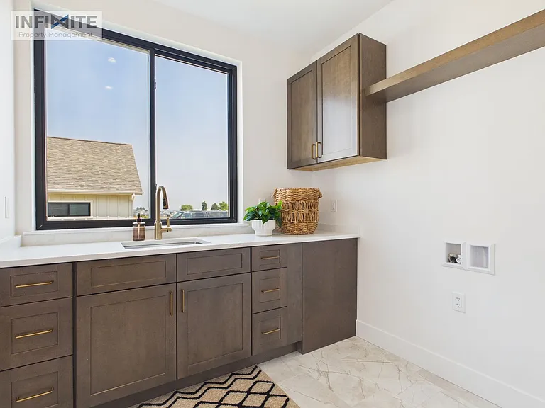 374 Cushing Ln — Photo 14