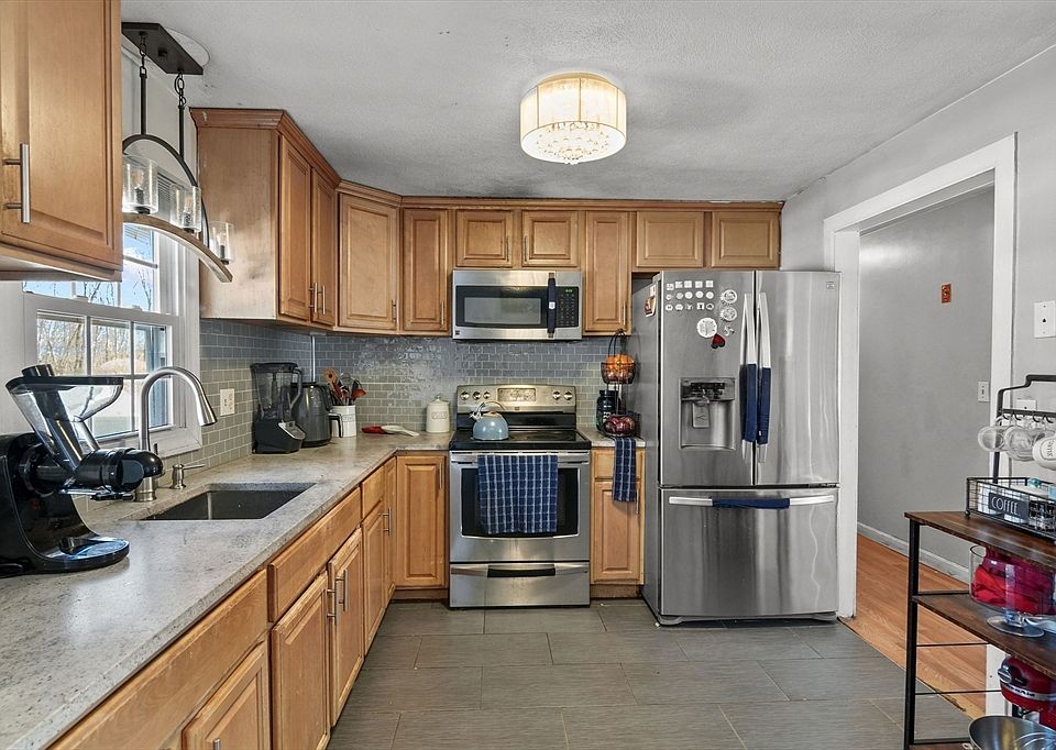 898 Read St, Attleboro, MA 02703 Zillow