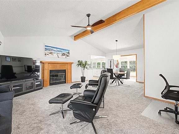 3rd image of 9 Farnham Dr