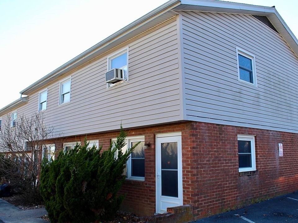 1st image of 917 Park Ln