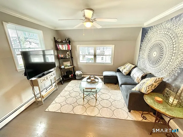 840 E Broadway — Photo 12