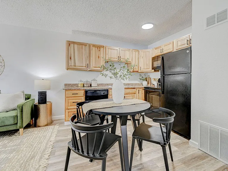 Summit View Apartments — Photo 23