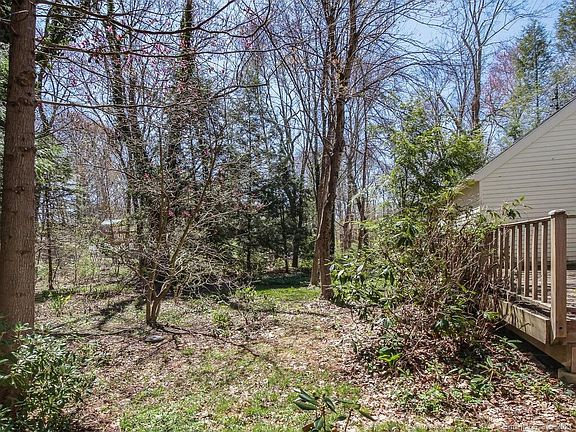 5th image of 27 Stony Brook Dr