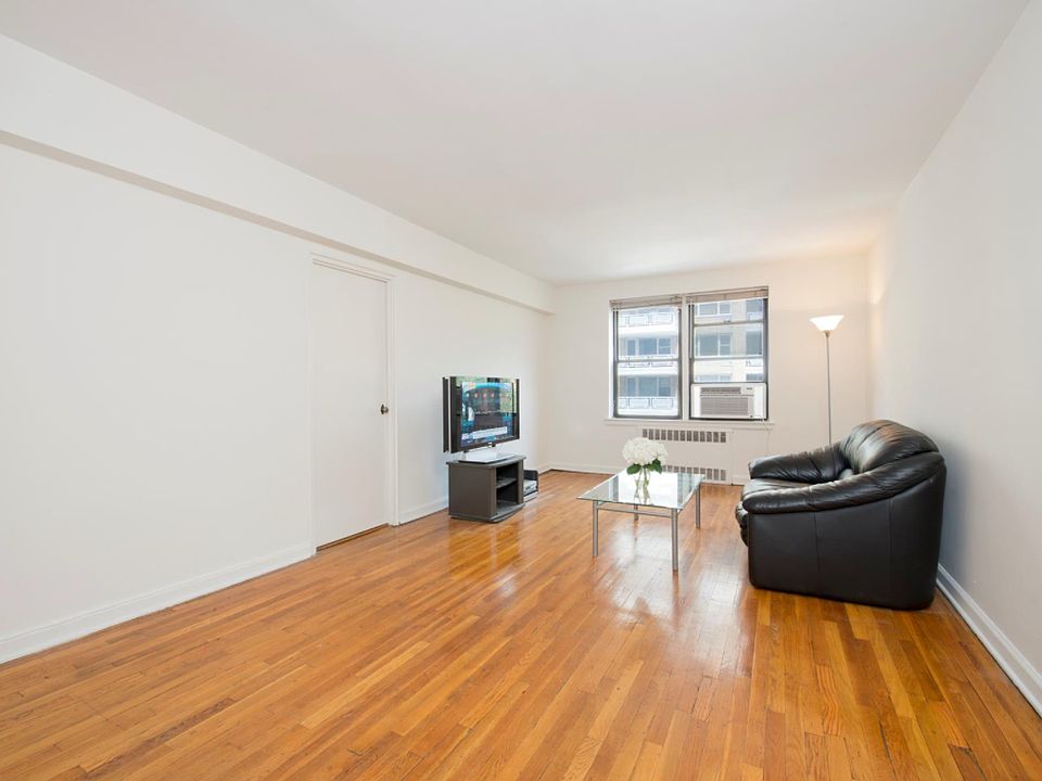 1st image of 50 E 8th St APT 4A