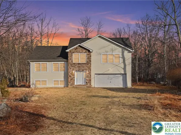 112 Amos Cir, Dingmans Ferry, PA 18324