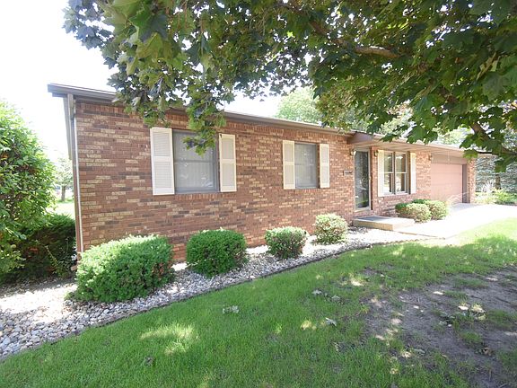 3rd image of 930 W Swartzell Dr