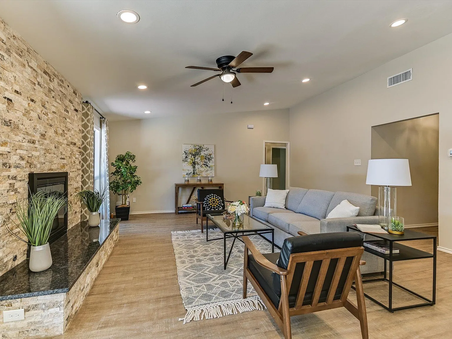 3 bed, 2.0 bath, 1619 sqft, $3,100 — Photo 4