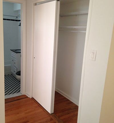 5th image of 3443 Crescent St APT 2R