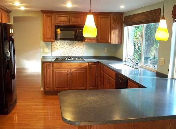 3rd image of 756 NE Pinecrest Dr