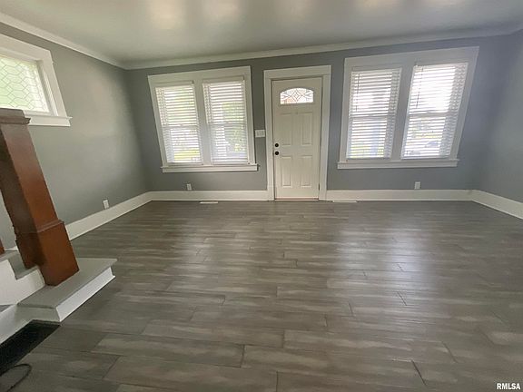 3rd image of 725 Olive St