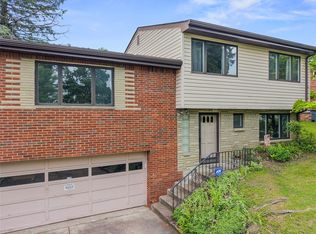 6858 Ridgevue Dr, Pittsburgh, PA 15236