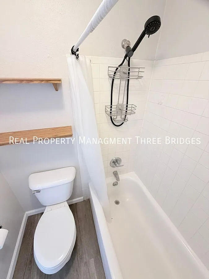 Spacious 2 bedroom Hazelwood Home — Photo 4