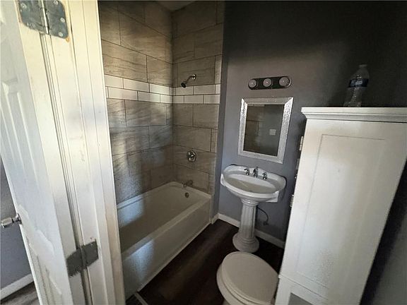 5th image of 801 W Broadway St