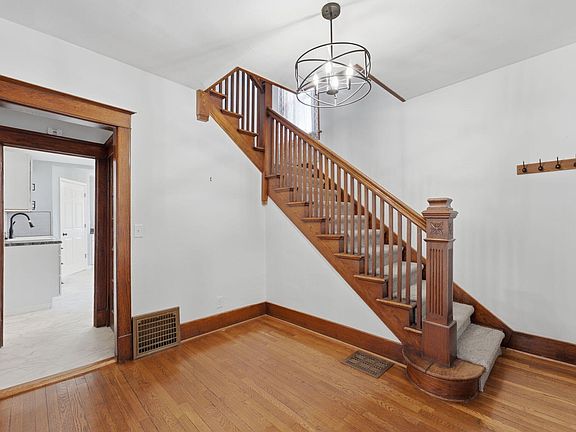 3rd image of 105 E 10th St
