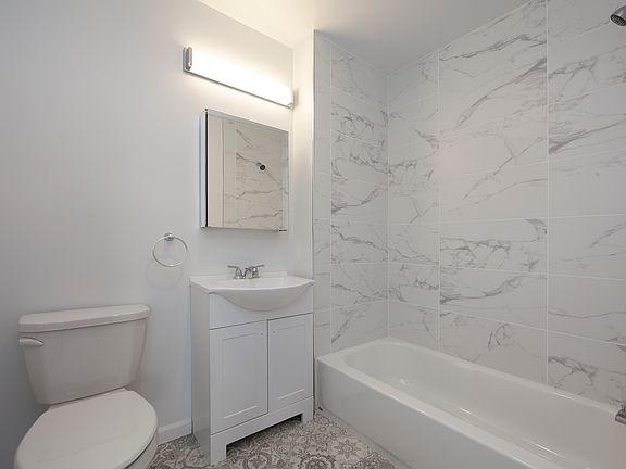 4th image of 807 Lexington Ave APT 4R