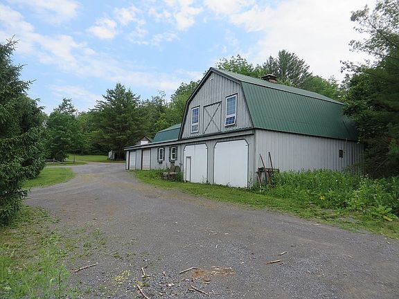 Shop/ detached apartment