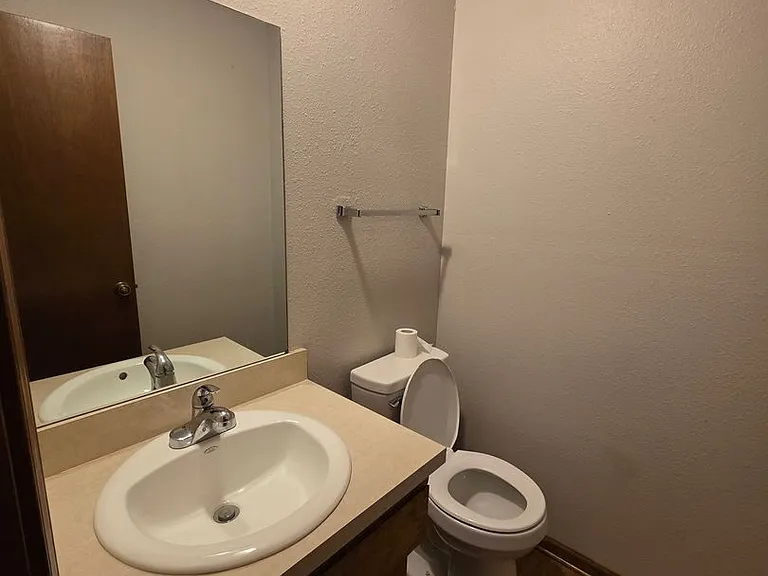18904 Manor Dr — Photo 7