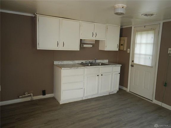 4th image of 909 Blaine Ave