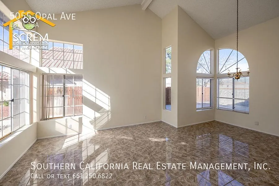 Four Bedroom Three Bathroom Home in Palmdale — Photo 3