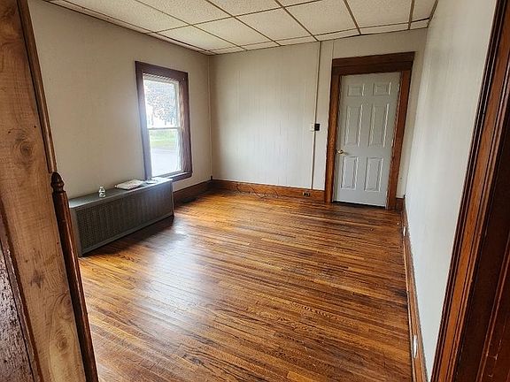 5th image of 23 Walnut St Floor 1
