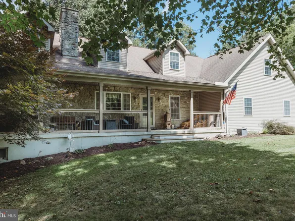 1395 Woodside Ave, Alburtis, PA 18011