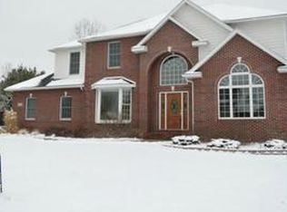 6204 Peachtree Cir, Midland, MI 48642