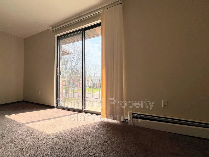 2 bed, 1.0 bath, $1,250 — Photo 3