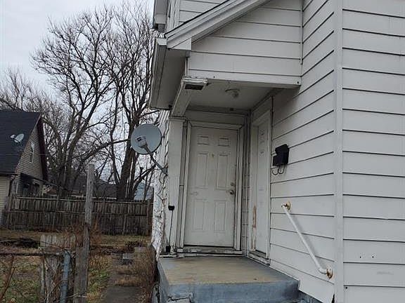 4th image of 609 Clover St