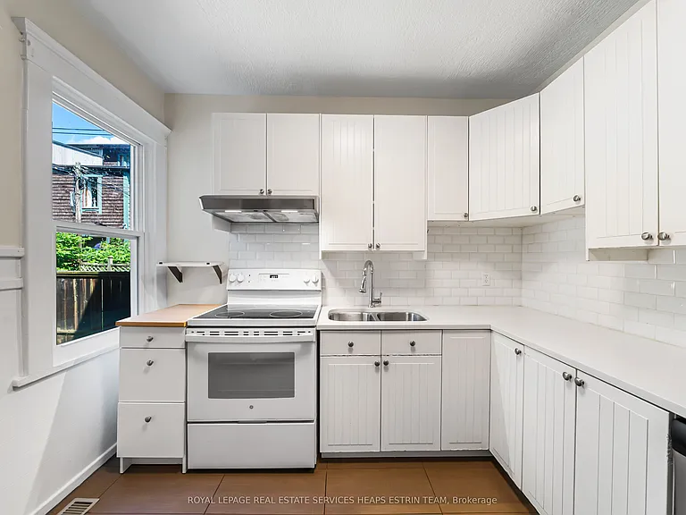 624 Pape Ave — Photo 13