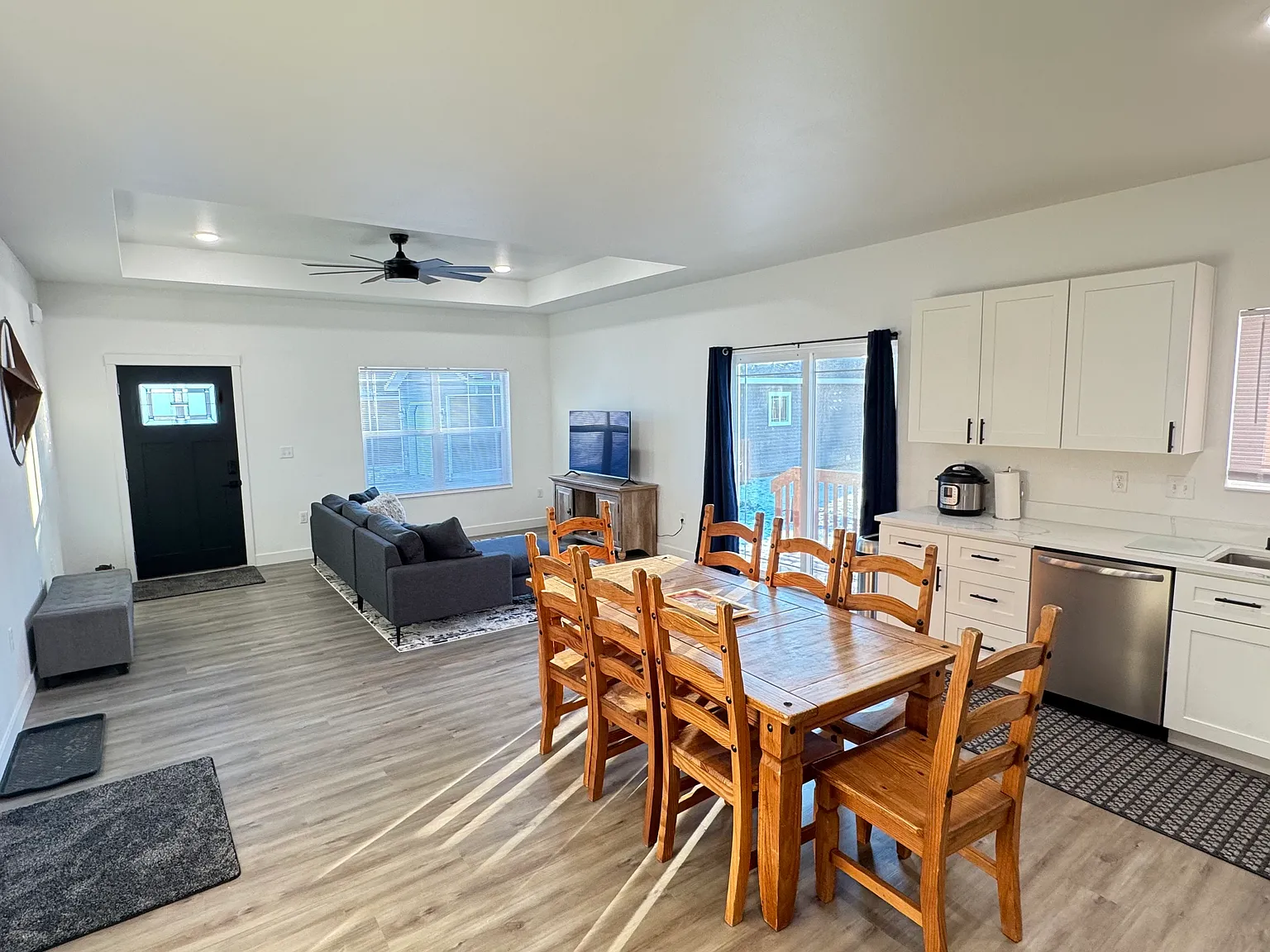 3 bed, 1500 sqft, $2,500 — Photo 3