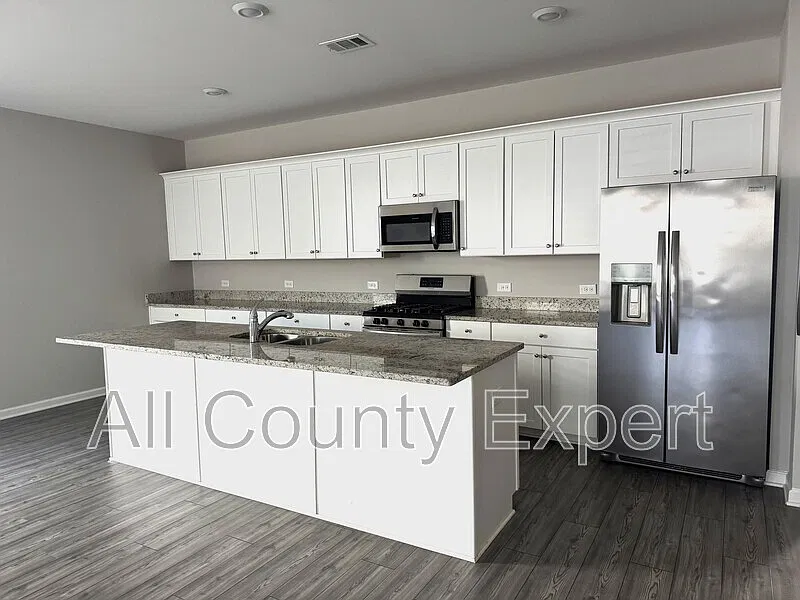 4 bed, 3.0 bath, 2391 sqft, $2,095 — Photo 2
