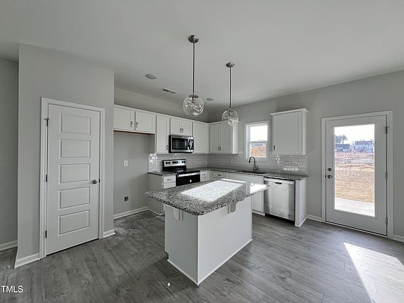 3rd image of 480 Sturgeon St