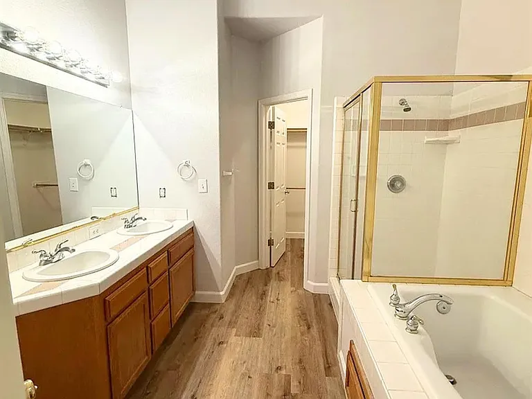 2804 E Deyoung Dr — Photo 6