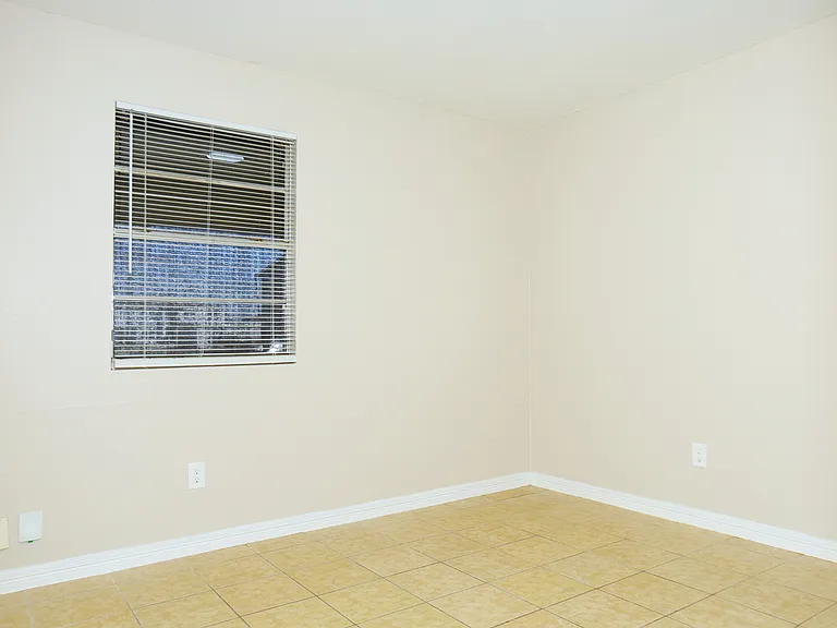 123 W 6th St #2 — Photo 7