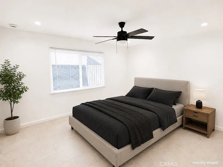 23926 Hamlin St — Photo 7