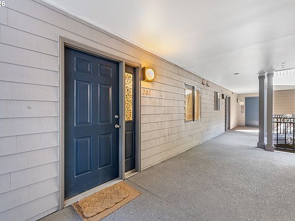 2nd image of 1320 SW Hall St APT 202