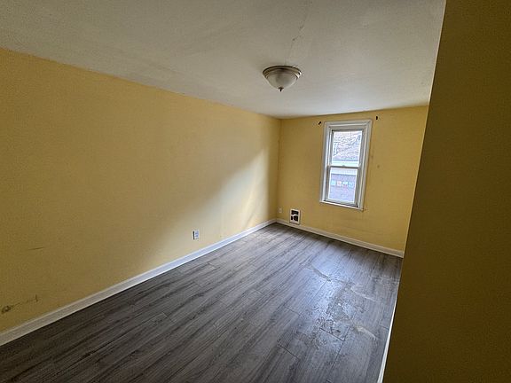 4th image of 508 Peacock St
